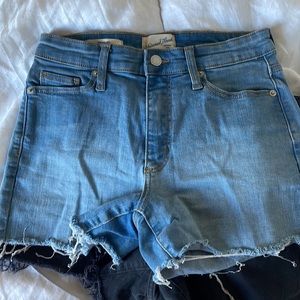 Universal Threads Shorts Sz 26 (2 pack)